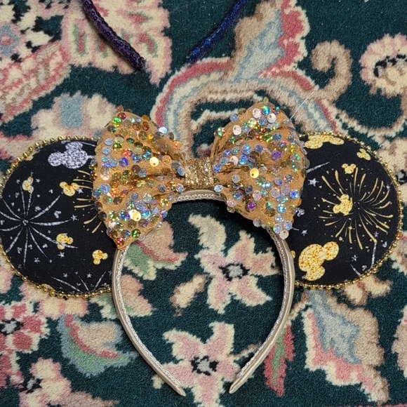 Sparkling Disney-Inspired Mickey Ears Headband Collection - Picture 4 of 9
